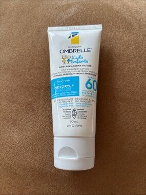 Garnier Ombrelle Kids SPF 60 Sunscreen Lotion - White, Blue